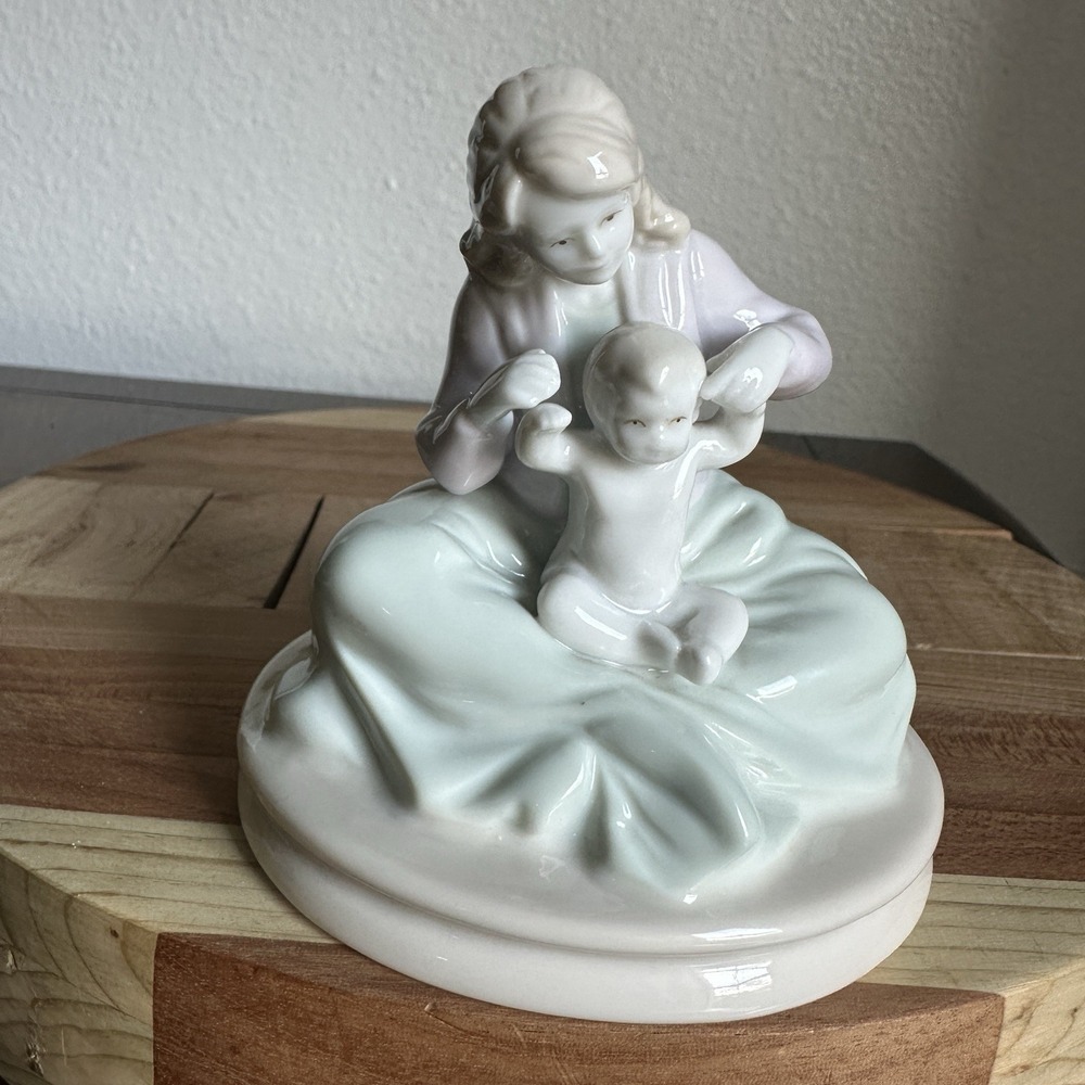 Russ Berrie Co Figurine Mother Playing Holding Baby 3.5 Inch #28876 Porcelain‎